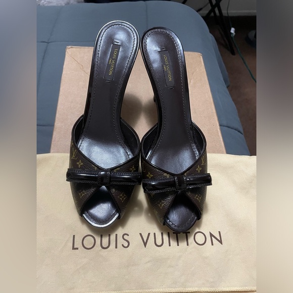 Louis Vuitton slides size 9 - Picture 1 of 7